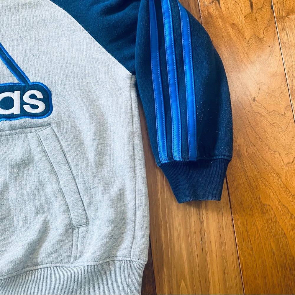 Adidas Boys Hoodie Sweatshirt Size 5 Pullover Athletic Casual Gray Black - Picture 9 of 9